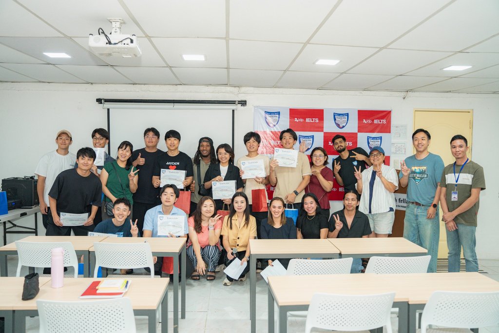 Gioi Thieu Ve Truong Anh Ngu English Fella - Cover Image