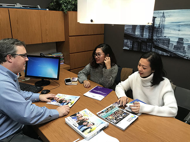 VietPhil Camp làm việc cùng Access English Canada 2