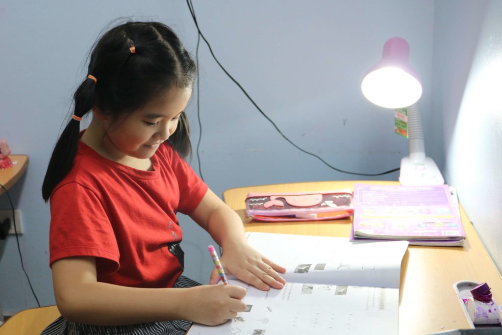 hoc-tieng-anh-cho-tre-bi-kip