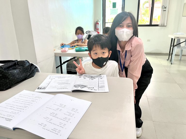 Giáo viên Philippines phải vượt qua các bài thi tuyển nghiêm khắc