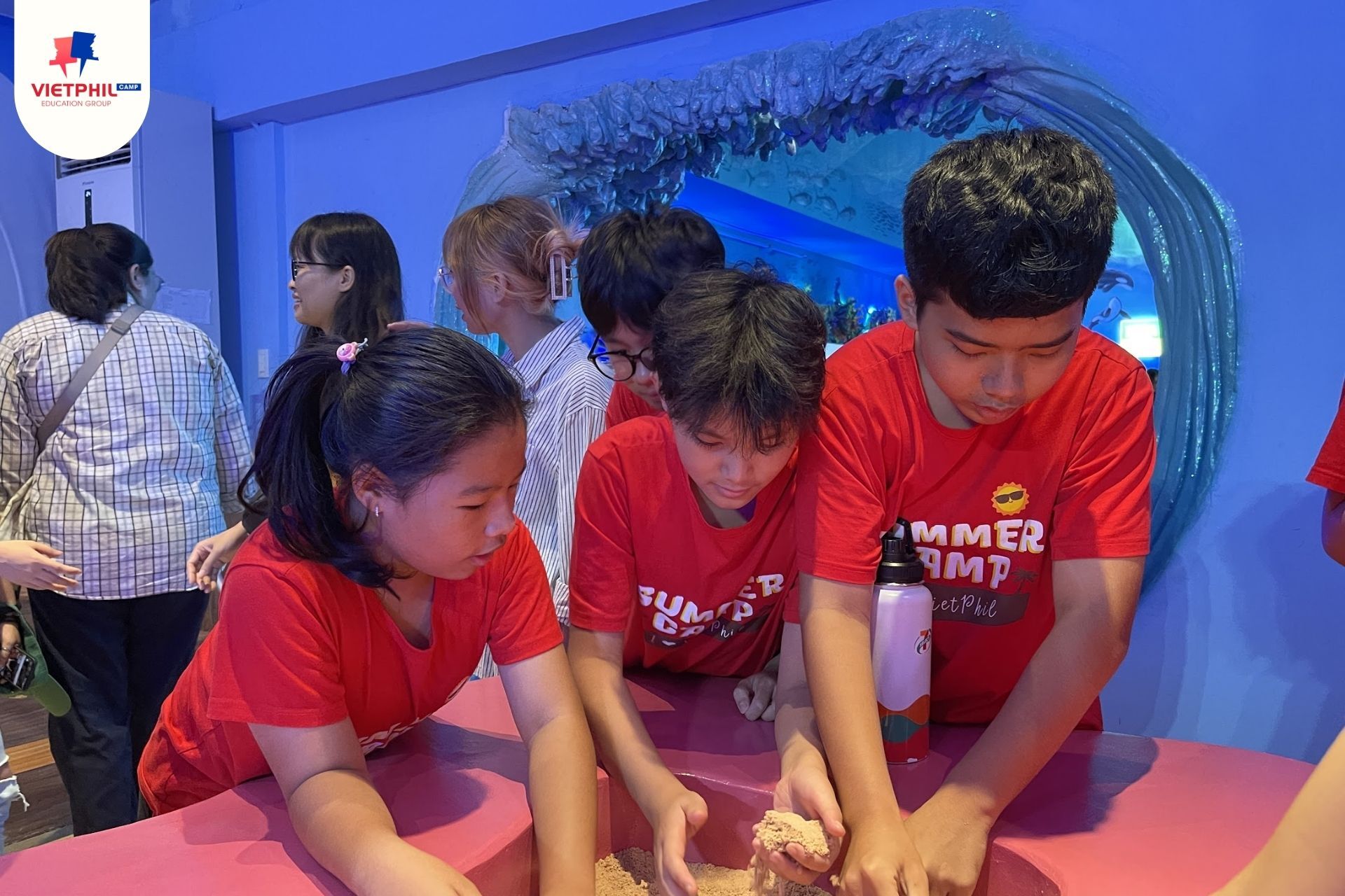 Chuyen tham quan nha may san xuat ca hop Mega cua cac ban nho tai trai he De La Salle 2024 - Cover Image